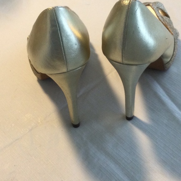 Woman’s Lulu Townsend Shoes size 8 gold color Great way to dress up an outfit - Picture 4 of 6